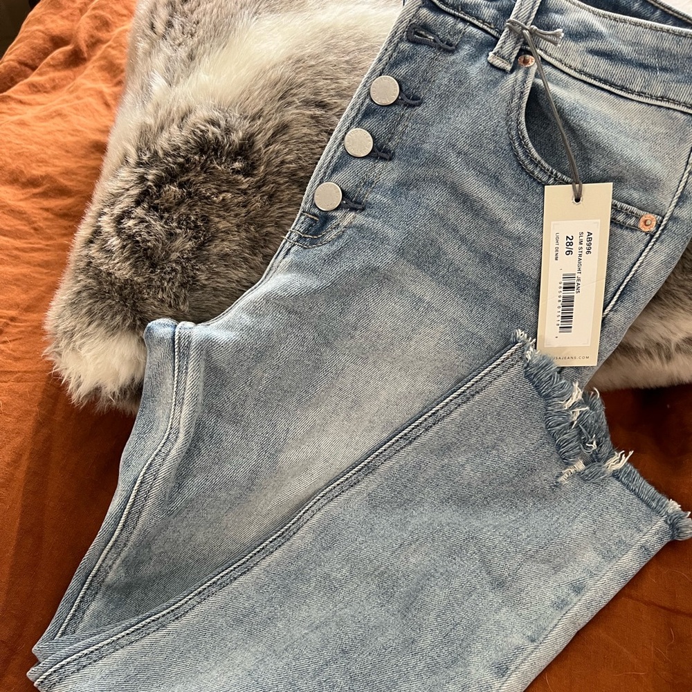 Cropped Slim Straight Jean